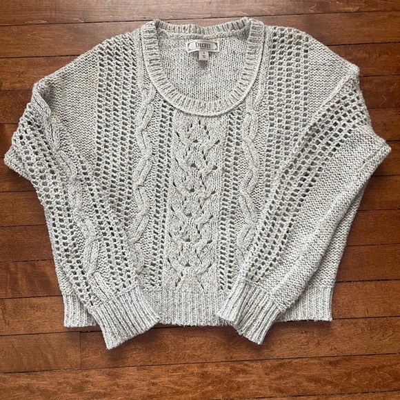 Tommy Hillfiger green cable knit sweater and Decree light crop sweater - Picture 6 of 9